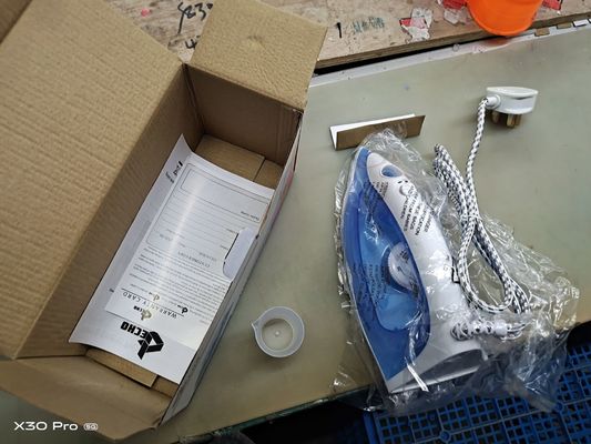 Obtenga ropa perfectamente prensada cada vez con LM-303 hierro de vapor a 230V